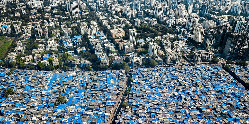The Decline of Town Planning in India - From the Successful Past of Chandigarh to a Dystopian Future in  Mumbai